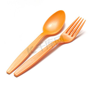 橙色塑料勺子和叉子