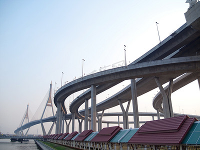 交叉桥摄影照片_普密蓬桥