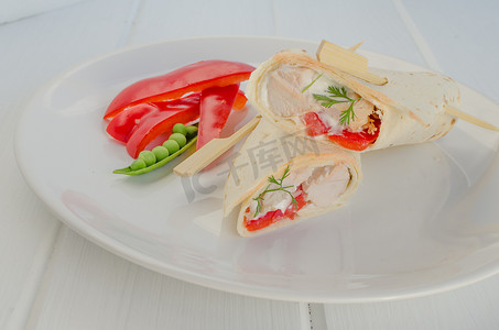 Grilled WRAP with garlic cream and fresh vegetable with oil dressing油酱