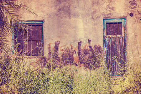 老门窗摄影照片_背景的旧门窗