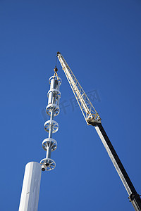 用隐形天线组装手机信号塔