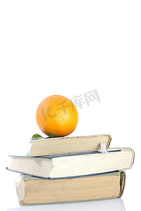 高考饮食摄影照片_书本上的橙色被白色隔离