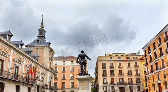 西班牙马德里别墅广场巴赞海军上将雕像