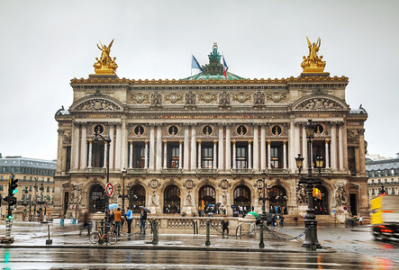 劳动节装饰元素摄影照片_法国巴黎的 Palais Garnier（国家歌剧院）