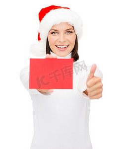 带着空白红卡的圣诞老人助手帽的女人