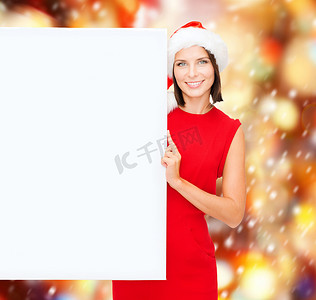 带帽的女人摄影照片_带空白白板的圣诞老人助手帽的女人