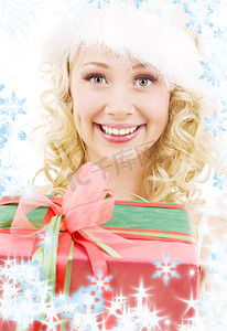 有礼物盒的快乐的圣诞老人帮手女孩