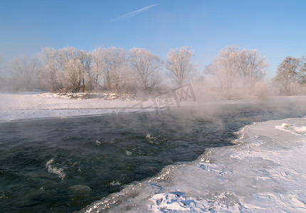 源头管控摄影照片_乌苏里河源头在冬天早晨