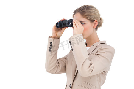 望远镜观星插画摄影照片_女商人用双筒望远镜望向别处