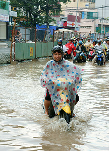 越南人民，被充斥的水街道