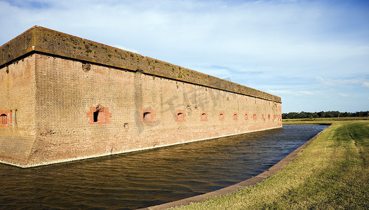 普拉斯基堡的城墙