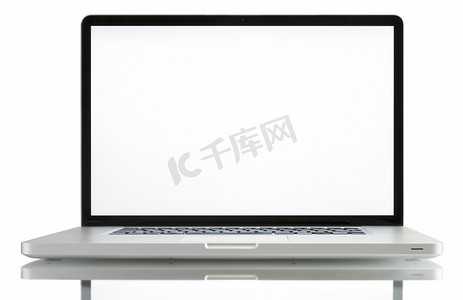 有空白的白色屏幕的膝上型计算机