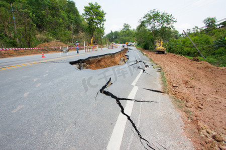 泰国清莱地震导致道路破损