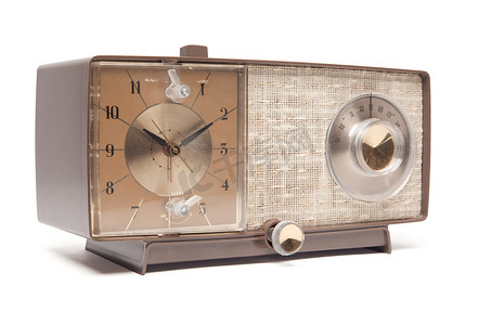 老收音机摄影照片_孤立的老式时钟收音机