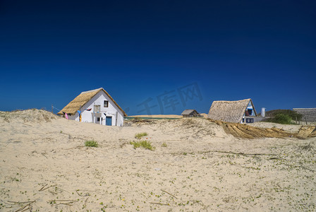 沙丘中的房屋