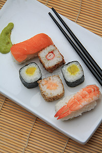 不同种类的鱼摄影照片_不同种类的寿司