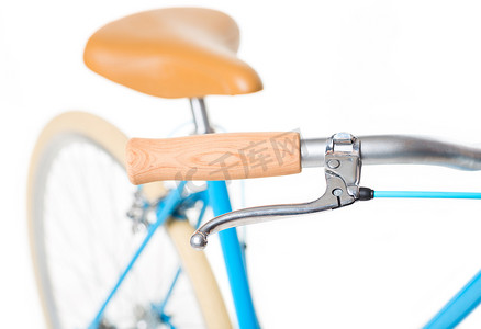 刹车踏板摄影照片_孤立在白色的时尚女式蓝色自行车