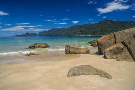 大海边摄影照片_大岛