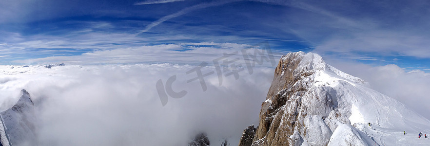 冬天好天气摄影照片_阿尔卑斯山全景