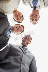 商务复杂摄影照片_商务团队低头对着镜头微笑