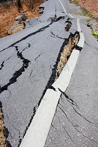 泰国清莱地震导致道路破损