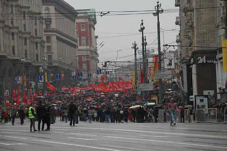 共产主义者游行在莫斯科