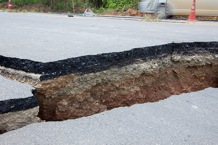 泰国清莱地震导致道路破损