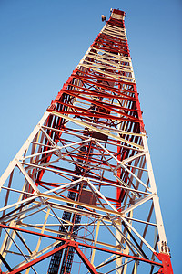 红白相间的通讯塔