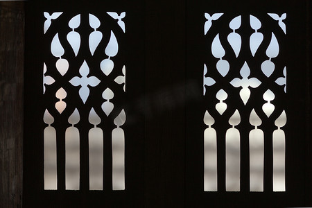 大窗户摄影照片_哥特式窗户 — 法国卢瓦尔河谷图尔的圣加蒂恩大教堂