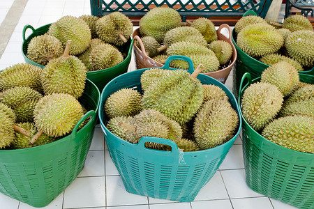 壮文化摄影照片_泰国市场篮子里的榴莲