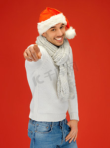 圣诞帽围巾摄影照片_戴着圣诞帽的帅哥