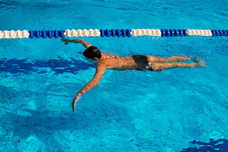 游泳运动员图片摄影照片_游泳池-库存图片