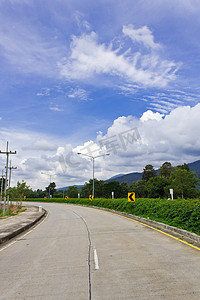 线路箭头摄影照片_曲线路