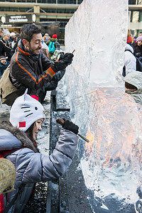伦敦，英国 - 1 月 13 日： 伦敦冰雕的公共活动