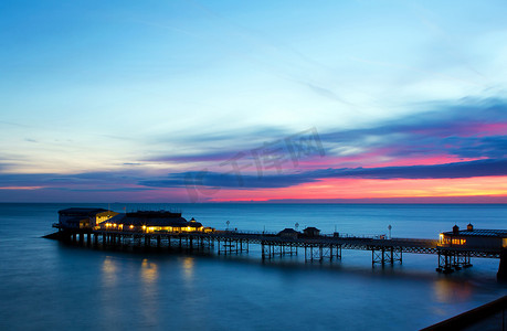 世外桃源美女摄影照片_英国海岸日出时的克罗默码头