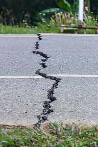 泰国清莱地震导致道路破损