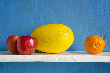 苹果、西瓜和橙色水果