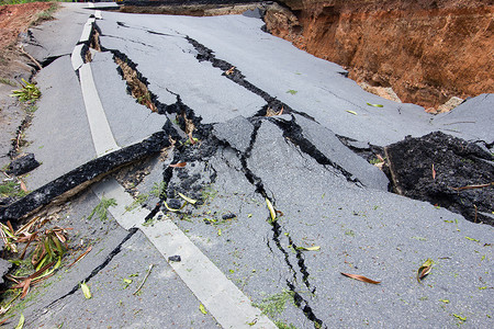 泰国清莱地震导致道路破损