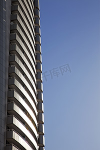 sk摄影照片_现代玻璃建筑 sk 的透视和底面角度视图
