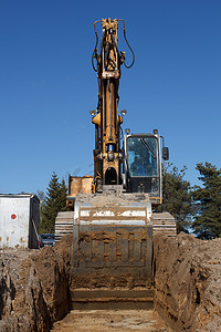 挖掘机开挖下水道