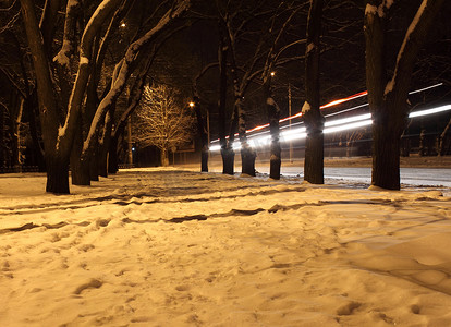冬天大街摄影照片_夜晚的大街