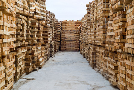 投融资行业摄影照片_工厂仓库里的木头