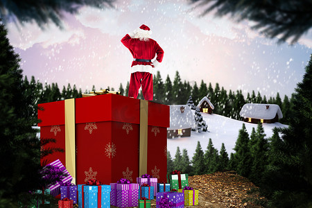 树木房子人摄影照片_圣诞老人站在巨型礼物上的合成形象