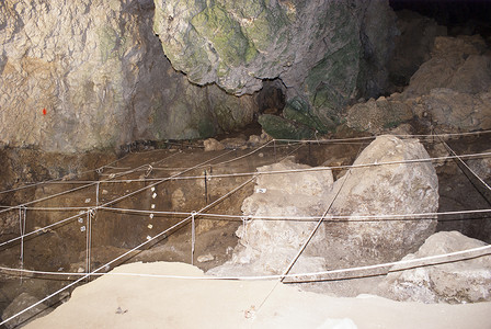 西娅洞穴。