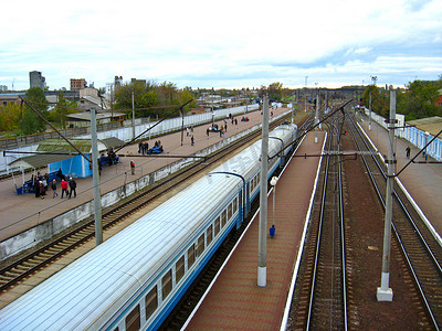 火车和汽车摄影照片_查看火车站和火车