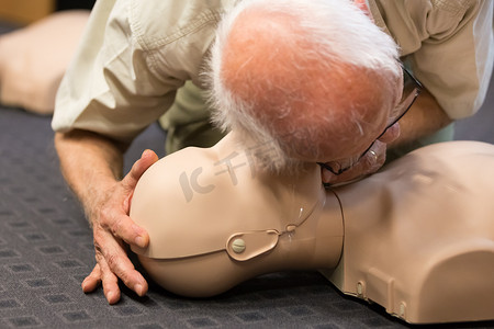 医学研讨会摄影照片_急救 CPR 研讨会。