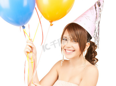 气球大学毕业摄影照片_拿着彩色气球的快乐女孩