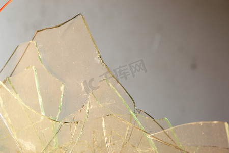 玻璃破碎摄影照片_玻璃破碎