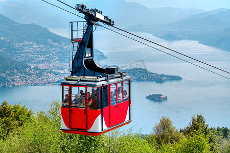 马焦雷湖（Lake Maggiore）索道机舱登上莫塔罗内山顶