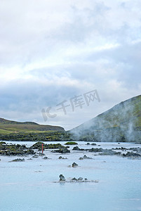 雷克雅未克摄影照片_冰岛雷克雅未克附近的蓝色泻湖